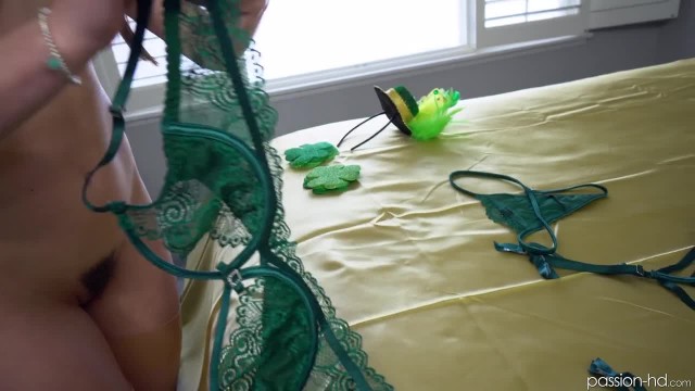 Разгоряченная телка дала в киску - #1